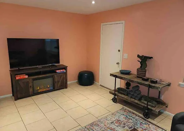 Elegant 2-Bedroom Pet-Friendly Villa W 2 Parking Spaces