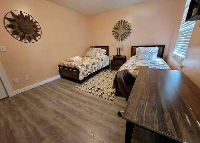 Elegant 2-Bedroom Pet-Friendly Villa W 2 Parking Spaces