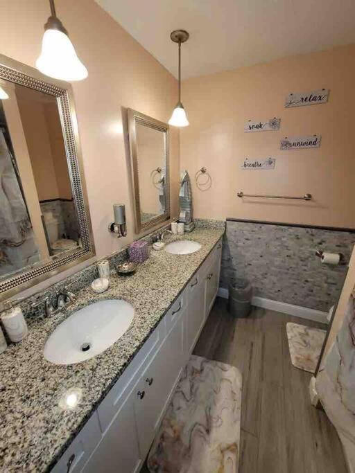 Elegant 2-bedroom Pet-friendly W 2 Parking Spaces Apartamento Hilton Head Island
