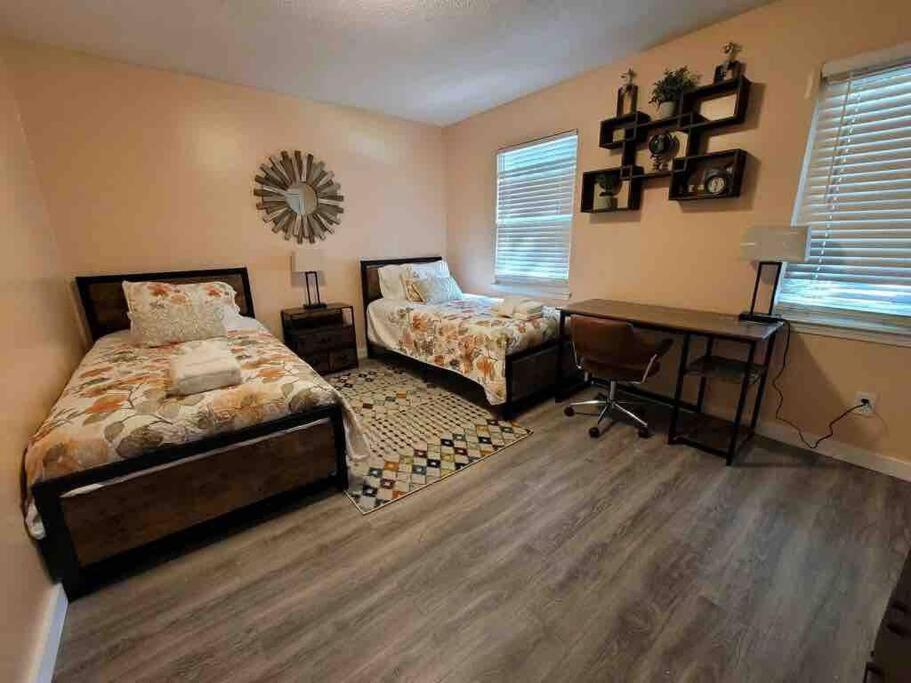 Elegant 2-bedroom Pet-friendly W 2 Parking Spaces Apartamento