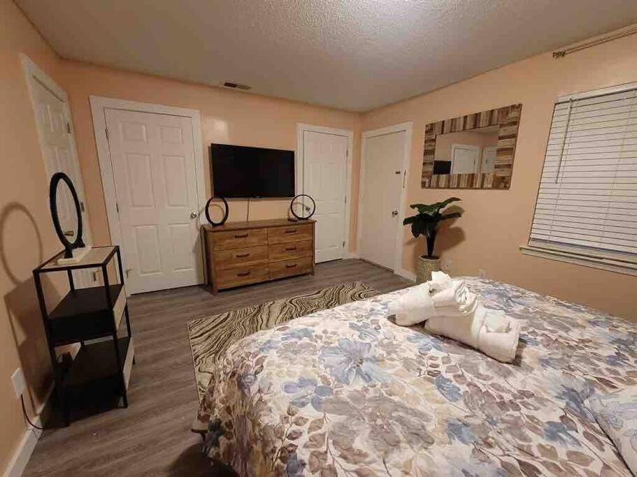 Elegant 2-bedroom Pet-friendly W 2 Parking Spaces Apartamento