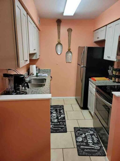 Elegant 2-bedroom Pet-friendly W 2 Parking Spaces Apartamento