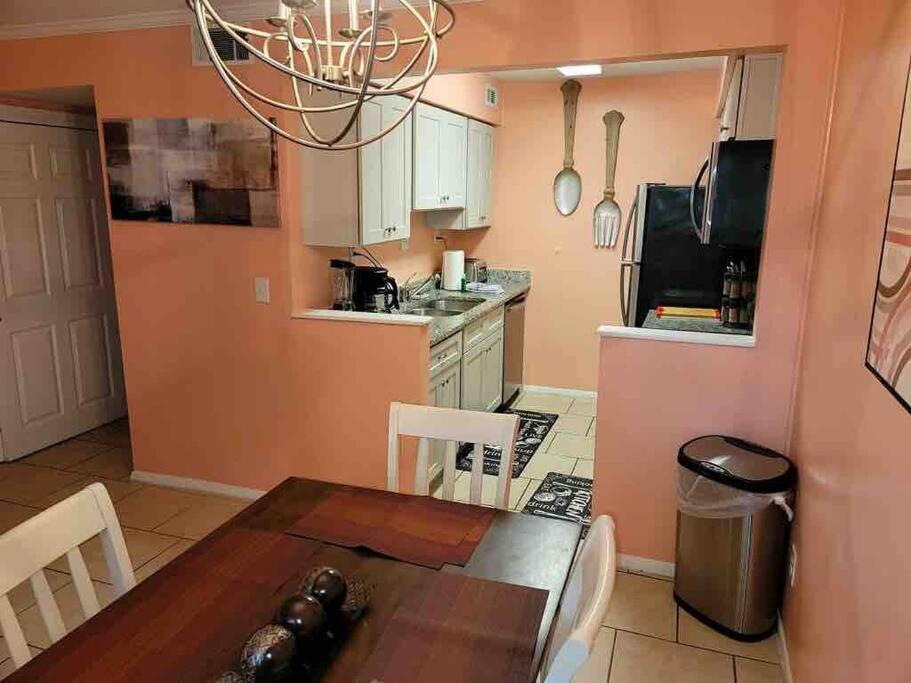 Elegant 2-bedroom Pet-friendly W 2 Parking Spaces Apartamento Hilton Head Island