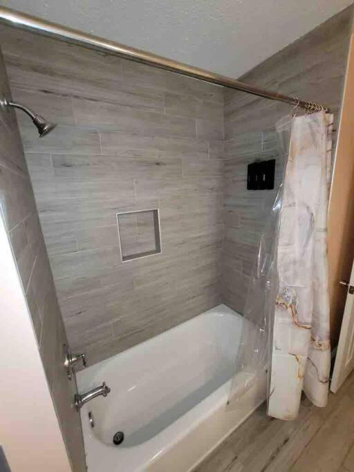 Apartamento Elegant 2-bedroom Pet-friendly W 2 Parking Spaces