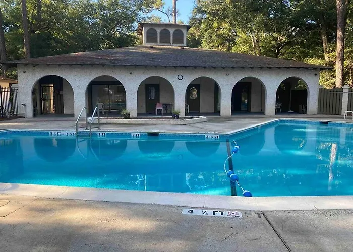 Elegant 2-Bedroom Pet-Friendly Villa W 2 Parking Spaces