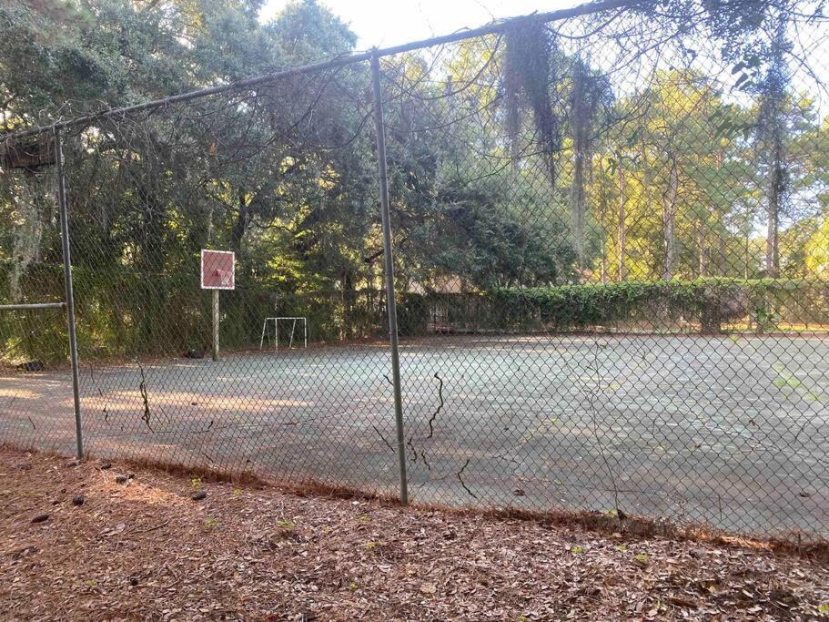 Elegant 2-bedroom Pet-friendly W 2 Parking Spaces Apartment *
