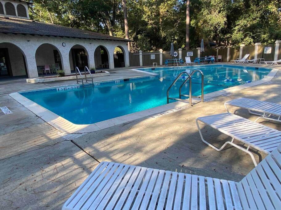 Elegant 2-bedroom Pet-friendly W 2 Parking Spaces Hilton Head Island