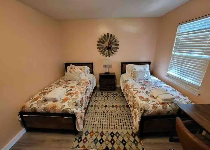 Elegant 2-Bedroom Pet-Friendly Villa W 2 Parking Spaces